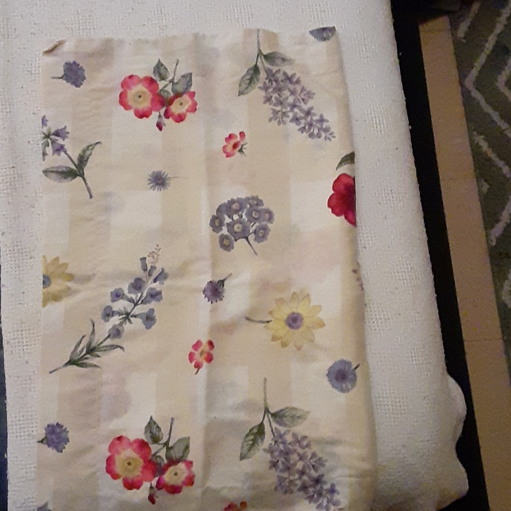 Comforter set - Picture 2 of 2